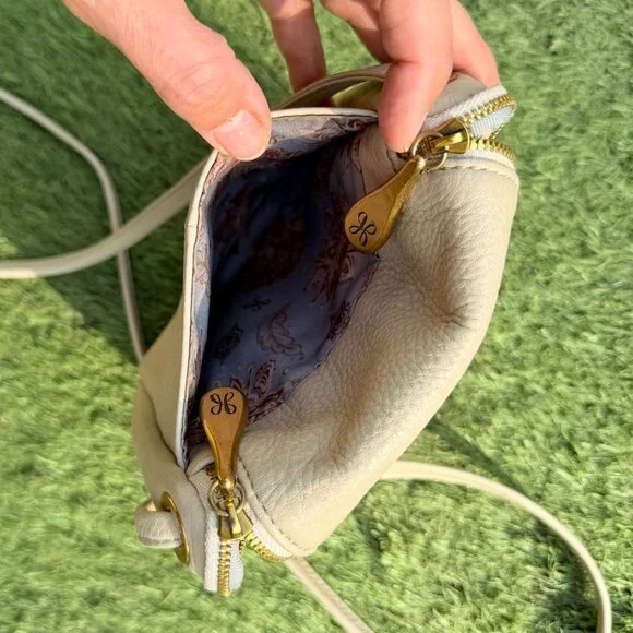 Hobo Fern Beige Leather Crossbody Bag EUC - Picture 5 of 5